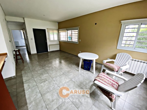 Moderna con 3 dormitorios casa en La Reja, amplio terreno