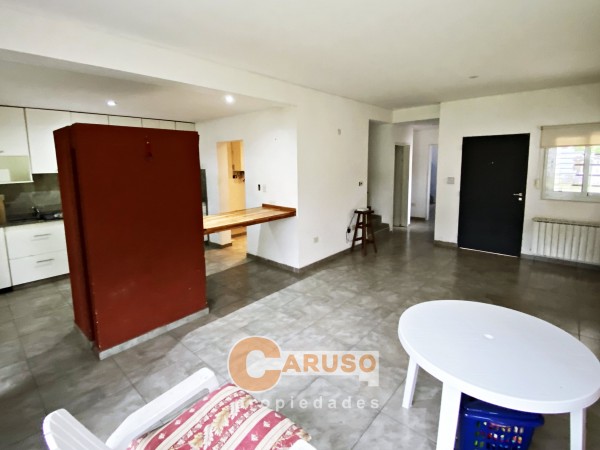 Moderna con 3 dormitorios casa en La Reja, amplio terreno
