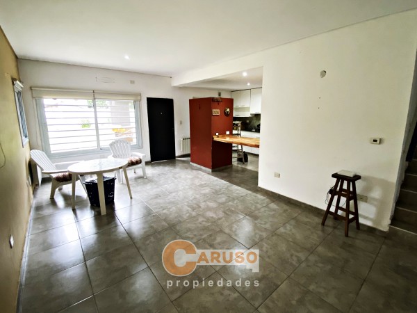 Moderna con 3 dormitorios casa en La Reja, amplio terreno