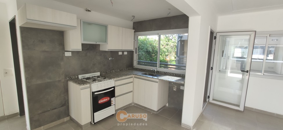 Departamento con 1 dormitorio y balcon en Paso del Rey Centro