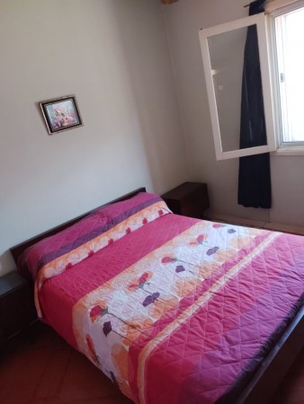 CHALET DE TEJAS FRANCESAS CON 2 DORMITORIOS EN EL CENTRO DE BARRIO ARCA, PASO DEL REY.
