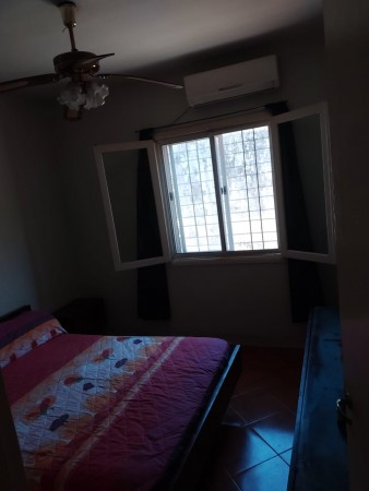 CHALET DE TEJAS FRANCESAS CON 2 DORMITORIOS EN EL CENTRO DE BARRIO ARCA, PASO DEL REY.