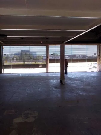 Local de 180m2 sobre Colectora Gaona