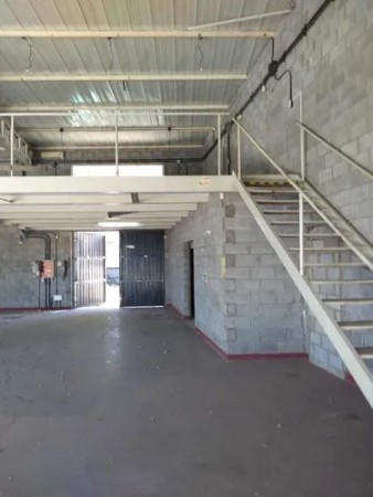 Local de 180m2 sobre Colectora Gaona