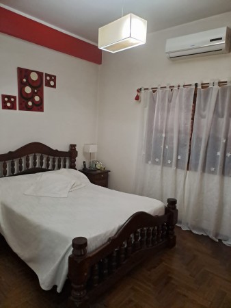 Chalet en dos pisos con 4 dormitorios 
