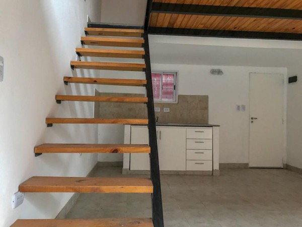 Departamento con 1 dormitorio a tres cuadras de la estacion de La Reja 