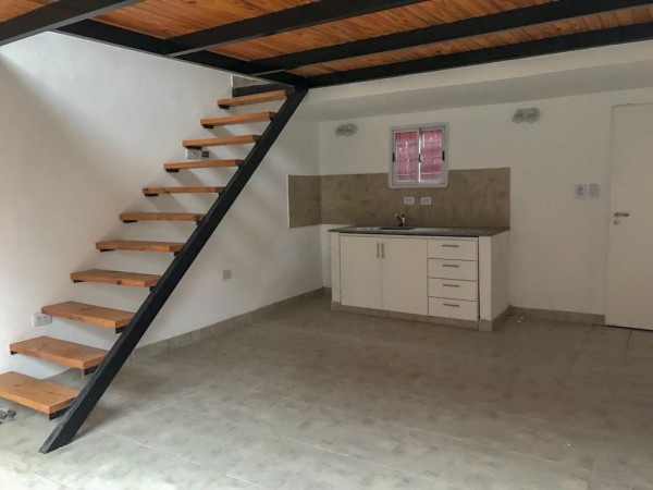 Departamento con 1 dormitorio a tres cuadras de la estacion de La Reja 