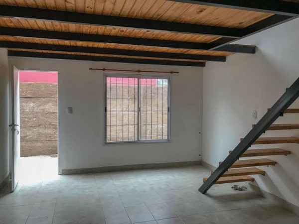Departamento con 1 dormitorio a tres cuadras de la estacion de La Reja 