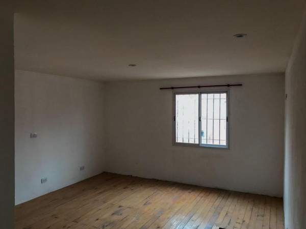 Departamento con 1 dormitorio a tres cuadras de la estacion de La Reja 