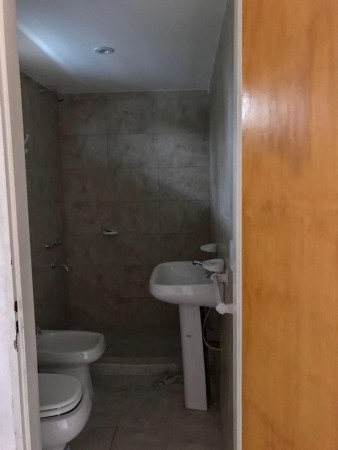 Departamento con 1 dormitorio a tres cuadras de la estacion de La Reja 
