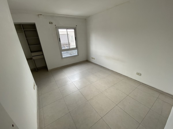 Duplex con 2 habitaciones detras de la Universidad de Moreno