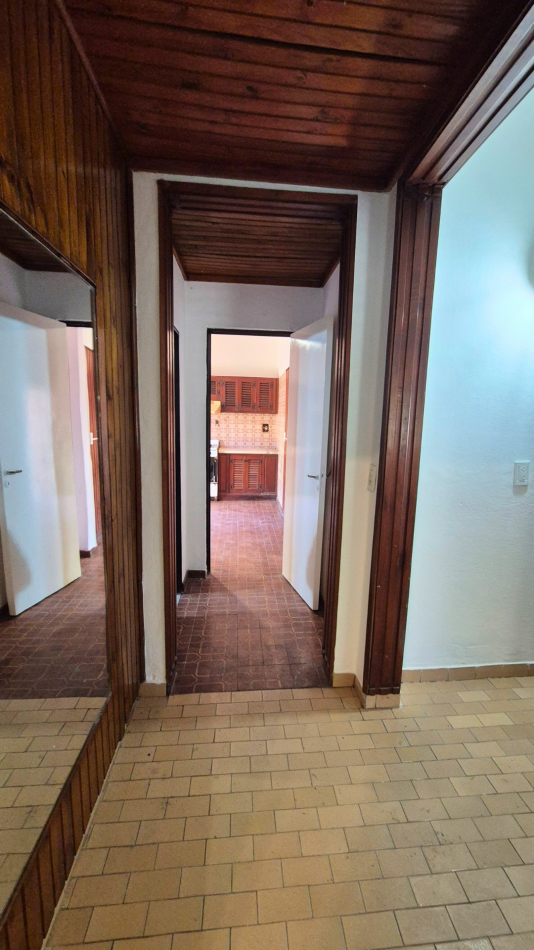 Hermosa propiedad con ubicacion estrategia sobre calle Joly en Moreno. 