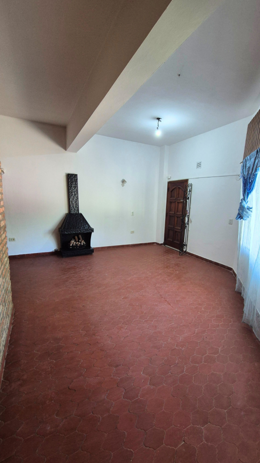 Hermosa propiedad con ubicacion estrategia sobre calle Joly en Moreno. 