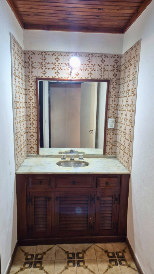 Hermosa propiedad con ubicacion estrategia sobre calle Joly en Moreno. 