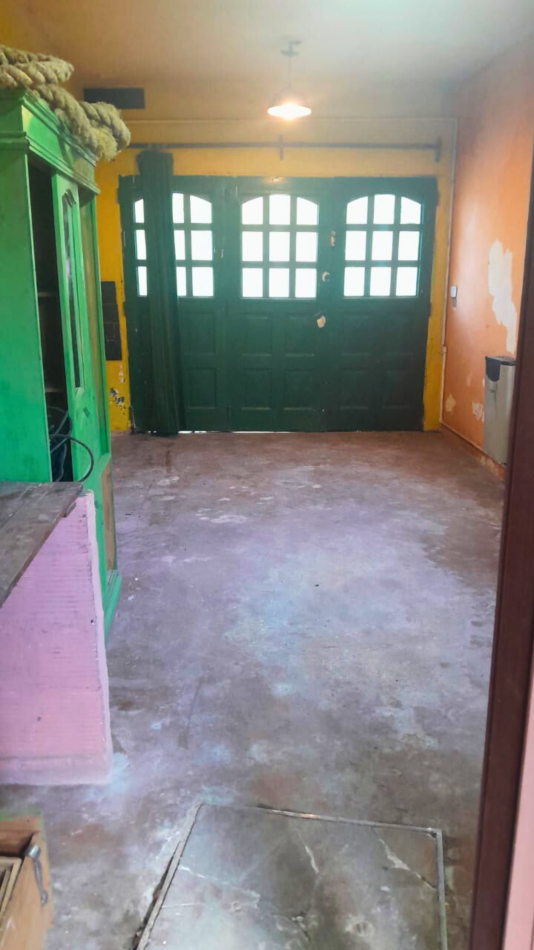 Hermosa propiedad con ubicacion estrategia sobre calle Joly en Moreno. 