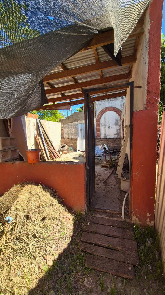 Hermosa propiedad con ubicacion estrategia sobre calle Joly en Moreno. 