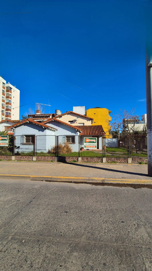 Fraccion en esquina Av. Piovano y Saavedra -  CU1 | FOS 0.6 y FOT 3 | Moreno Centro