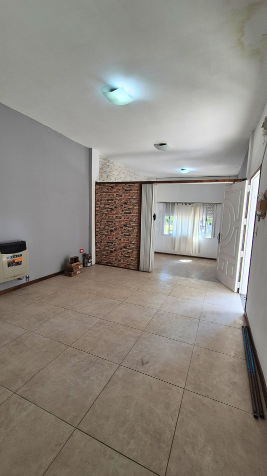 Espacio de sobra: Casa con 3 dormitorios, quincho gigante y zona de guardado en Boluevard Peron