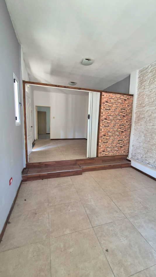 Espacio de sobra: Casa con 3 dormitorios, quincho gigante y zona de guardado en Boluevard Peron