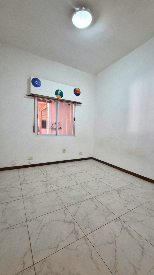 Espacio de sobra: Casa con 3 dormitorios, quincho gigante y zona de guardado en Boluevard Peron