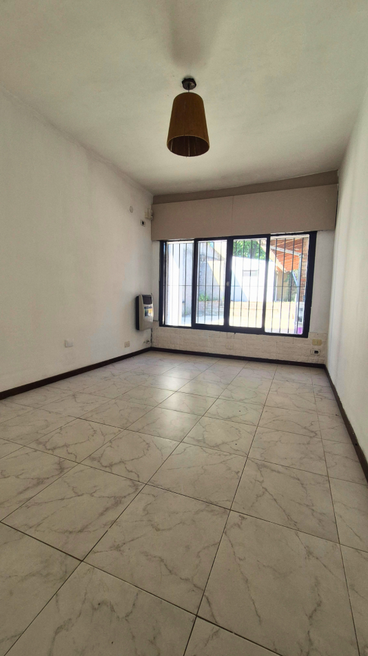 Espacio de sobra: Casa con 3 dormitorios, quincho gigante y zona de guardado en Boluevard Peron