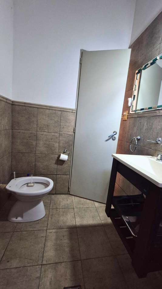 Espacio de sobra: Casa con 3 dormitorios, quincho gigante y zona de guardado en Boluevard Peron