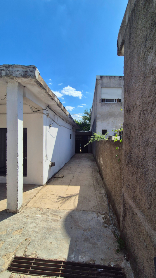 Espacio de sobra: Casa con 3 dormitorios, quincho gigante y zona de guardado en Boluevard Peron