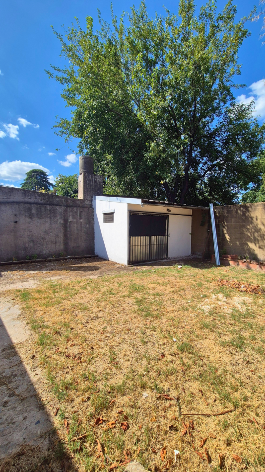 Espacio de sobra: Casa con 3 dormitorios, quincho gigante y zona de guardado en Boluevard Peron
