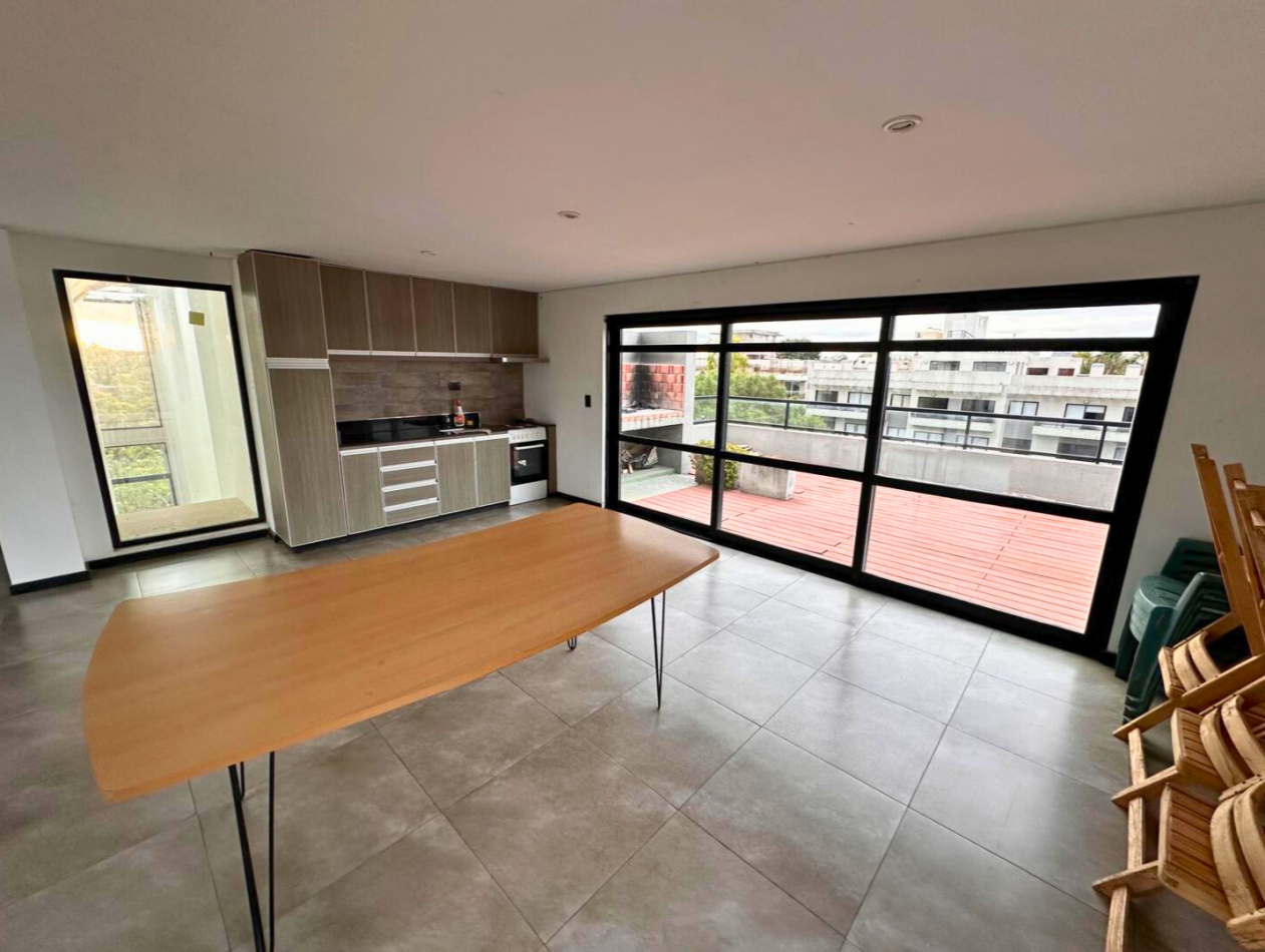 Moderno departamento s/Boulevard Evita | Pura Luz y Vistas | Cochera y SUM