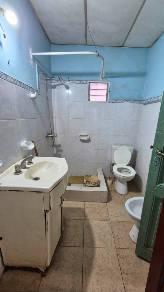 Venta Casa sobre Lote de 10x24 en el Corazon de Paso del Rey Centro