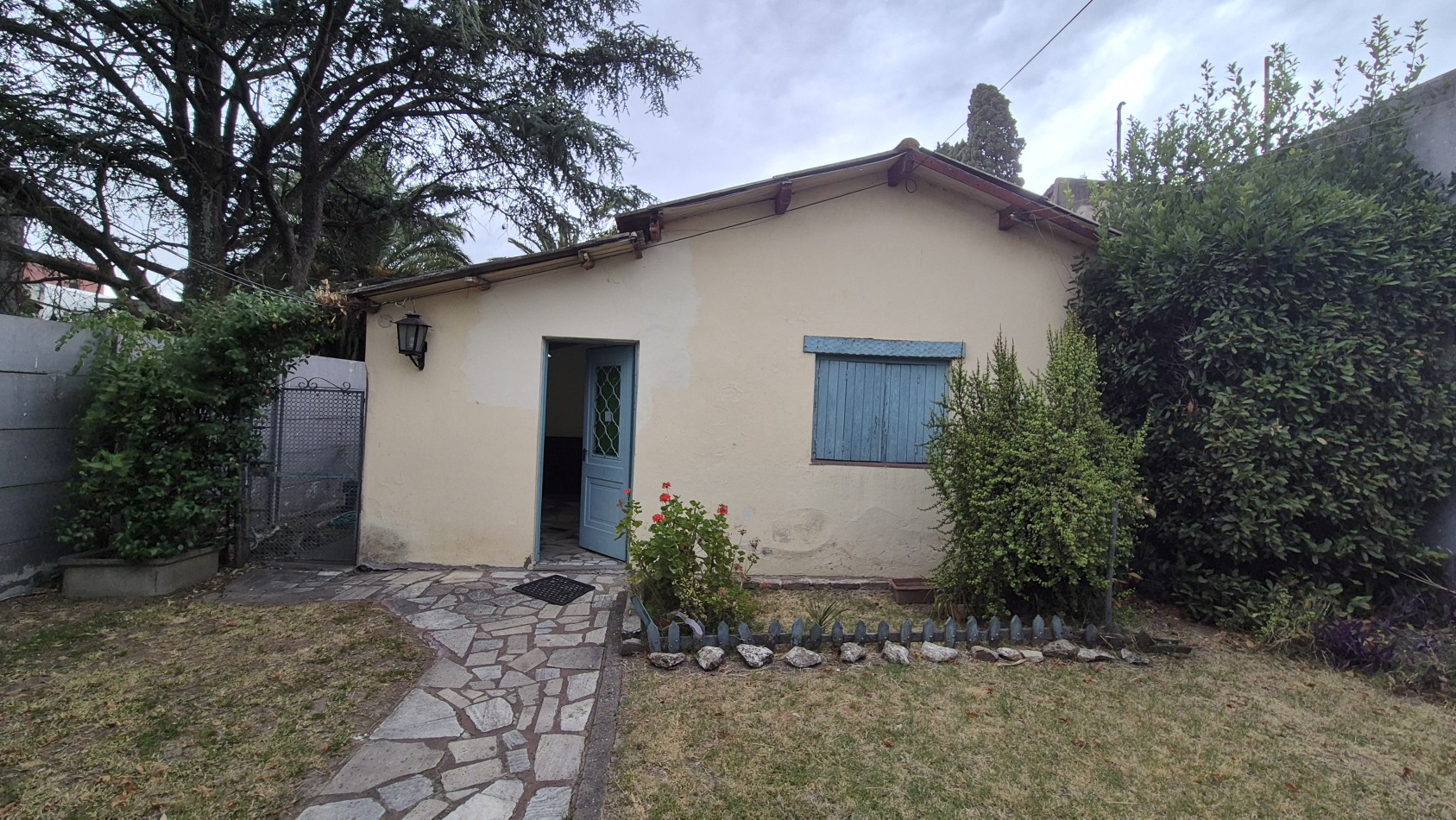 Venta Casa sobre Lote de 10x24 en el Corazon de Paso del Rey Centro