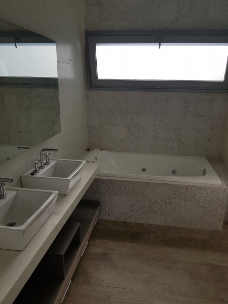 CASA A ESTRENAR EN WESTON