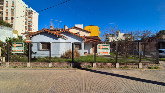 Fraccion en esquina Av. Piovano y Saavedra -  CU1 | FOS 0.6 y FOT 3 | Moreno Centro