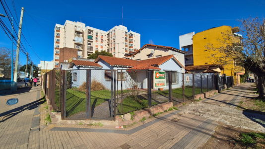 Fraccion en esquina Av. Piovano y Saavedra -  CU1 | FOS 0.6 y FOT 3 | Moreno Centro