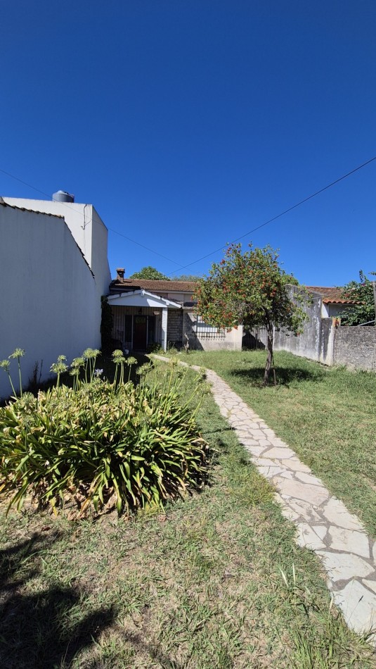 Venta Casa 3 Ambientes sobre Gran Lote 10x42 Moreno / PDR