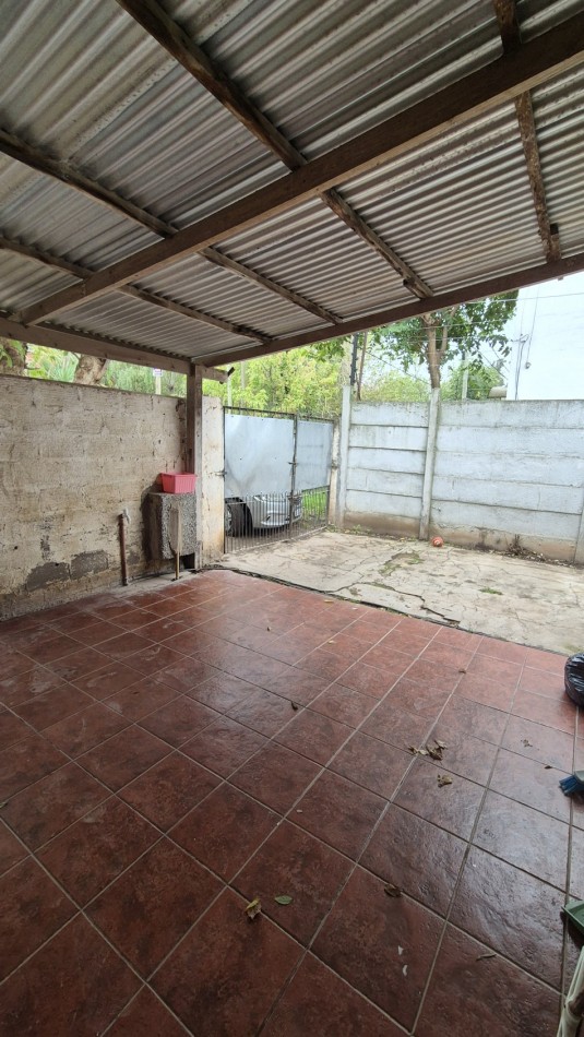 Venta Casa 3 Ambientes con Cochera y local en La Quebrada