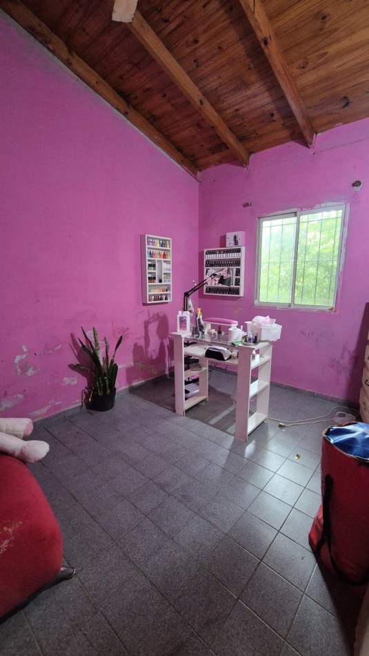 Venta Casa 3 Ambientes con Cochera y local en La Quebrada
