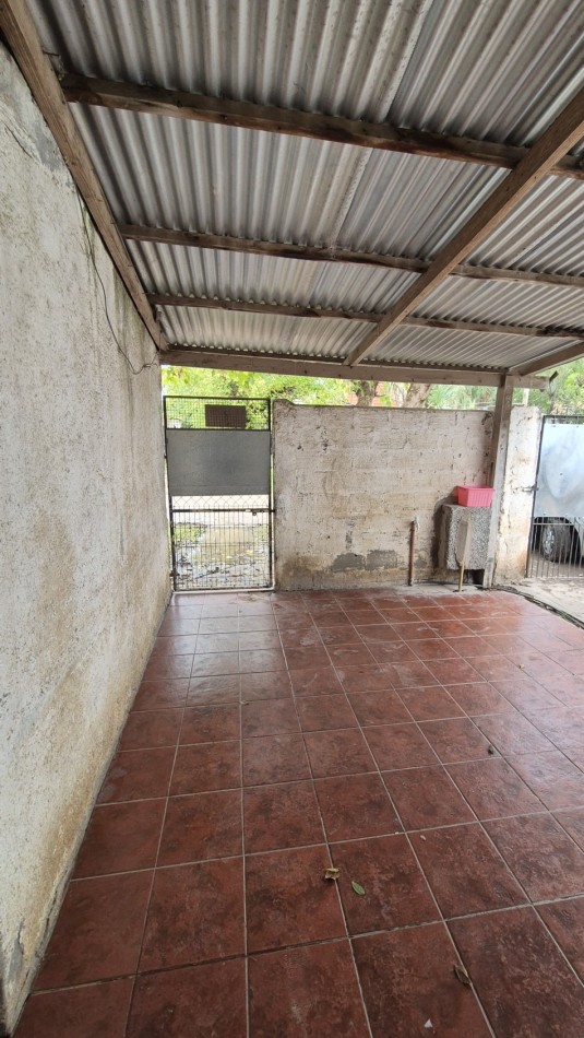 Venta Casa 3 Ambientes con Cochera y local en La Quebrada