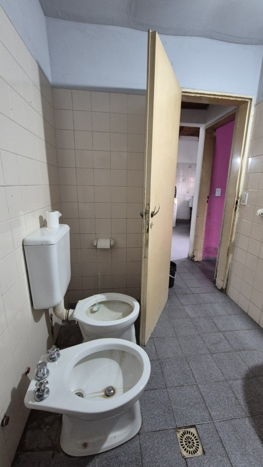 Venta Casa 3 Ambientes con Cochera y local en La Quebrada
