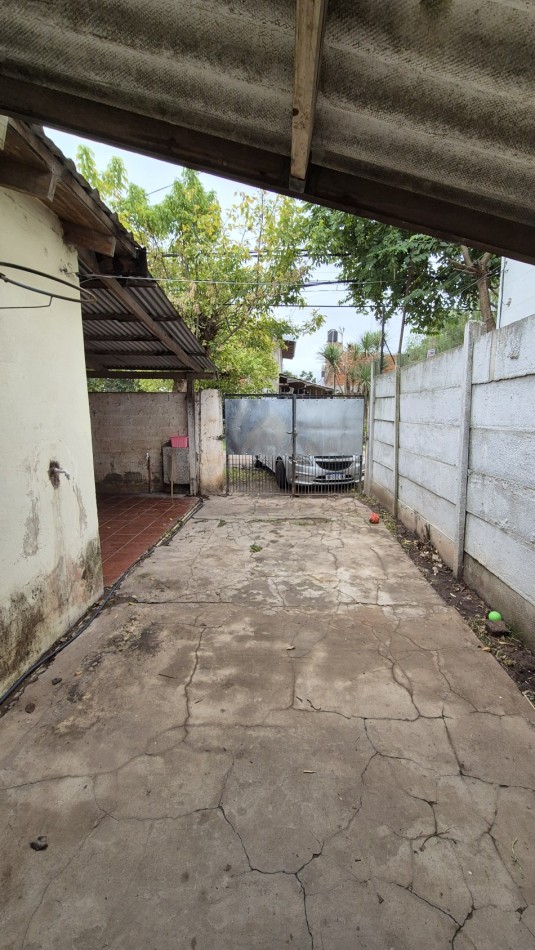 Venta Casa 3 Ambientes con Cochera y local en La Quebrada