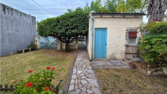 Venta Casa sobre Lote de 10x24 en el Corazon de Paso del Rey Centro