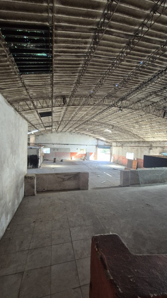 Alquiler Galpon en Esquina 623 m² | Gran Altura | Paso del Rey Centro