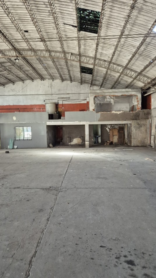 Alquiler Galpon en Esquina 623 m² | Gran Altura | Paso del Rey Centro