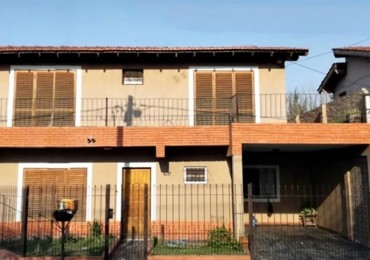 Casa con 3 dormitorios en Paso del Rey sur.