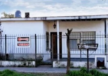 Casa con 3 dormitorios en Paso del Rey, lado norte, a 400 metros de Graham Bell