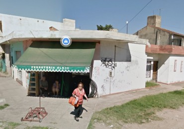 Casa con local en Paso del Rey centro