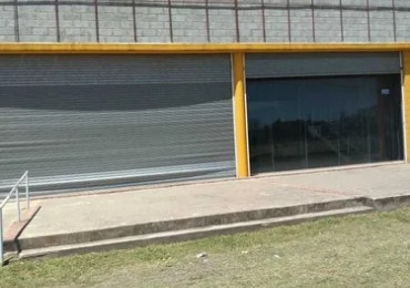 Local de 180m2 sobre Colectora Gaona