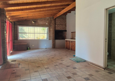 Espacio de sobra: Casa con 3 dormitorios, quincho gigante y zona de guardado en Boluevard Peron