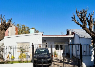 Venta Casa 4 Ambientes con Cochera y Fondo Libre | Zona Plaza Bujan / UNM