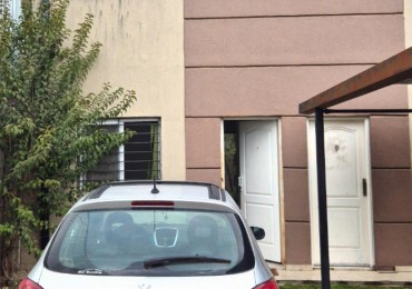 Duplex Amplio en Complejo Cerrado con Cochera y Gran Patio - Paso del Rey / Moreno